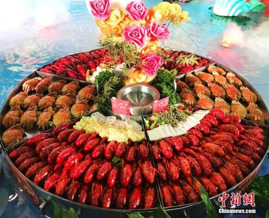 小龍蝦橫行德國柏林 政府鼓勵吃貨們大快朵頤！