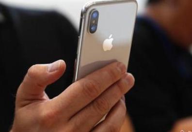 愛手機(jī)多于愛孩子？家長應(yīng)設(shè)親子時(shí)間