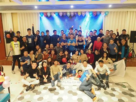 說明: C:Userswangq1317Desktop（新聞）2018甜蜜跑即將起跑，賽道跑團加油站成為最大亮點（新聞）2018甜蜜跑即將起跑，賽道跑團加油站成為最大亮點花兒與少年跑團.jpg