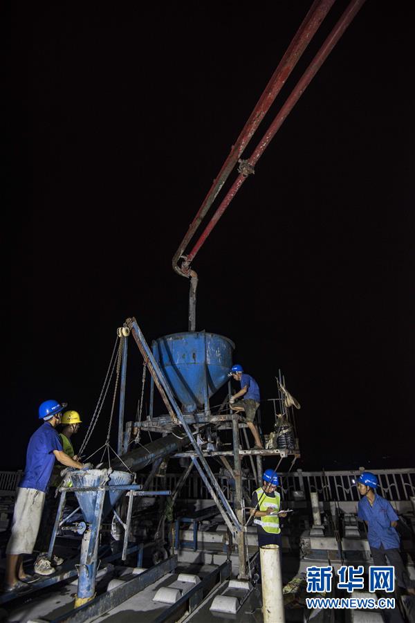 （經(jīng)濟(jì)）（8）昌贛高鐵首段無(wú)砟軌道鋪通