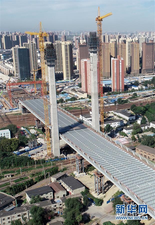 （經濟）（3）鄭州鄭北大橋鋼梁頂推成功